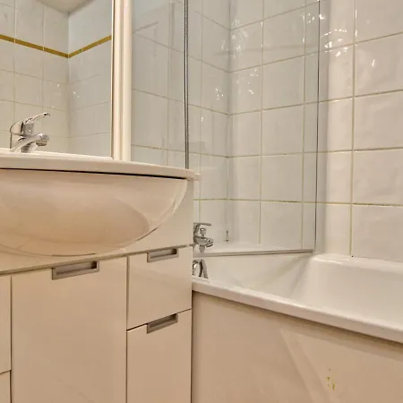 Cosy Avec Balcon, Au Pied Des Pistes, Piscine, Parking, A - Fr-1-505-110 Apartment *